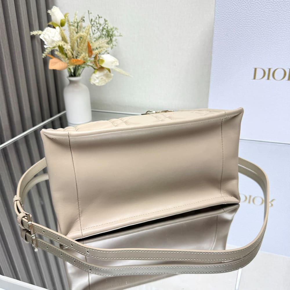 D10r Small D10r Book Tote
