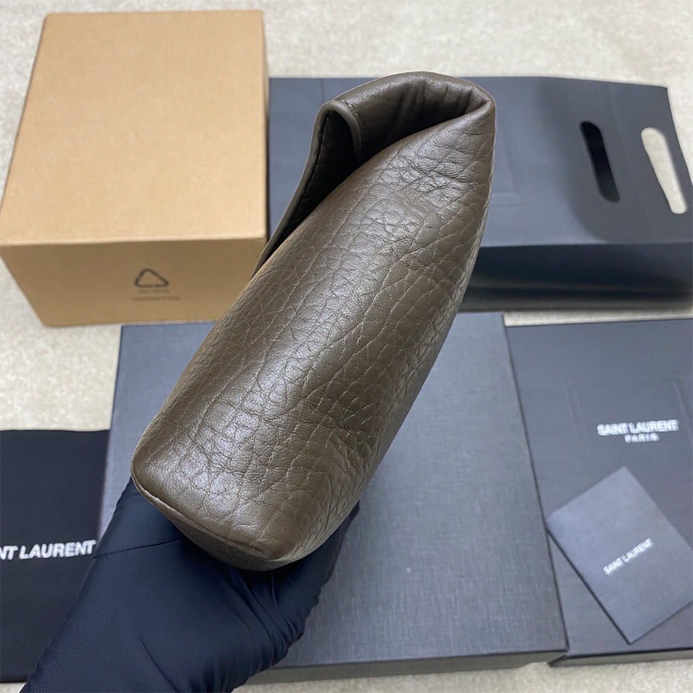 Y51 CASSANDRE large envelope pouch in lambskin