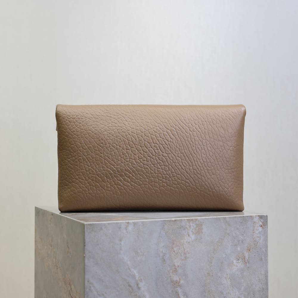 Y51 CASSANDRE large envelope pouch in lambskin