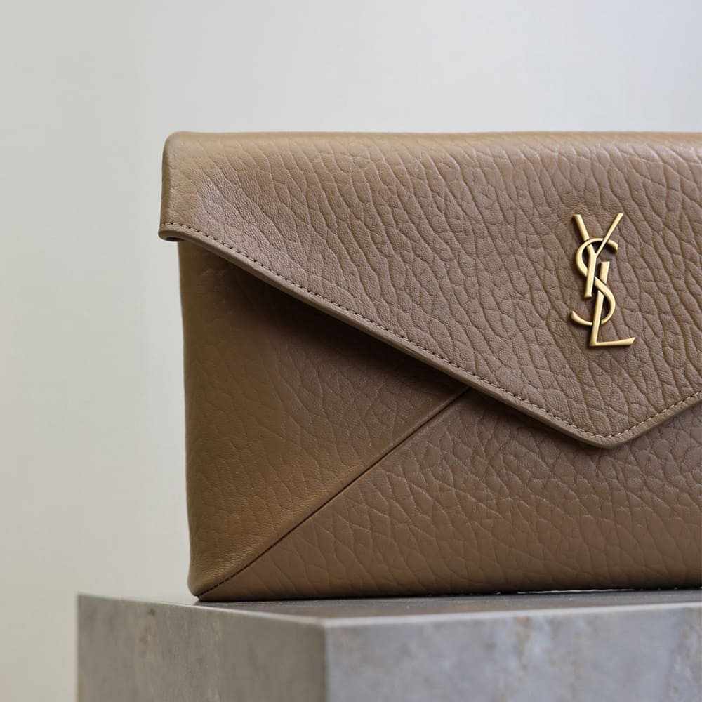 Y51 CASSANDRE large envelope pouch in lambskin