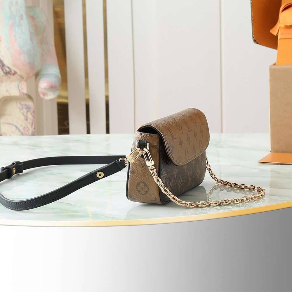LV Wallet On Chain Ivy