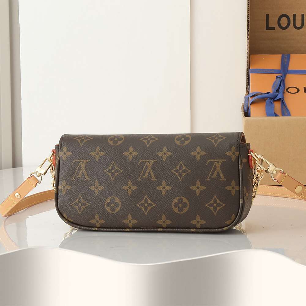 LV Wallet On Chain Ivy