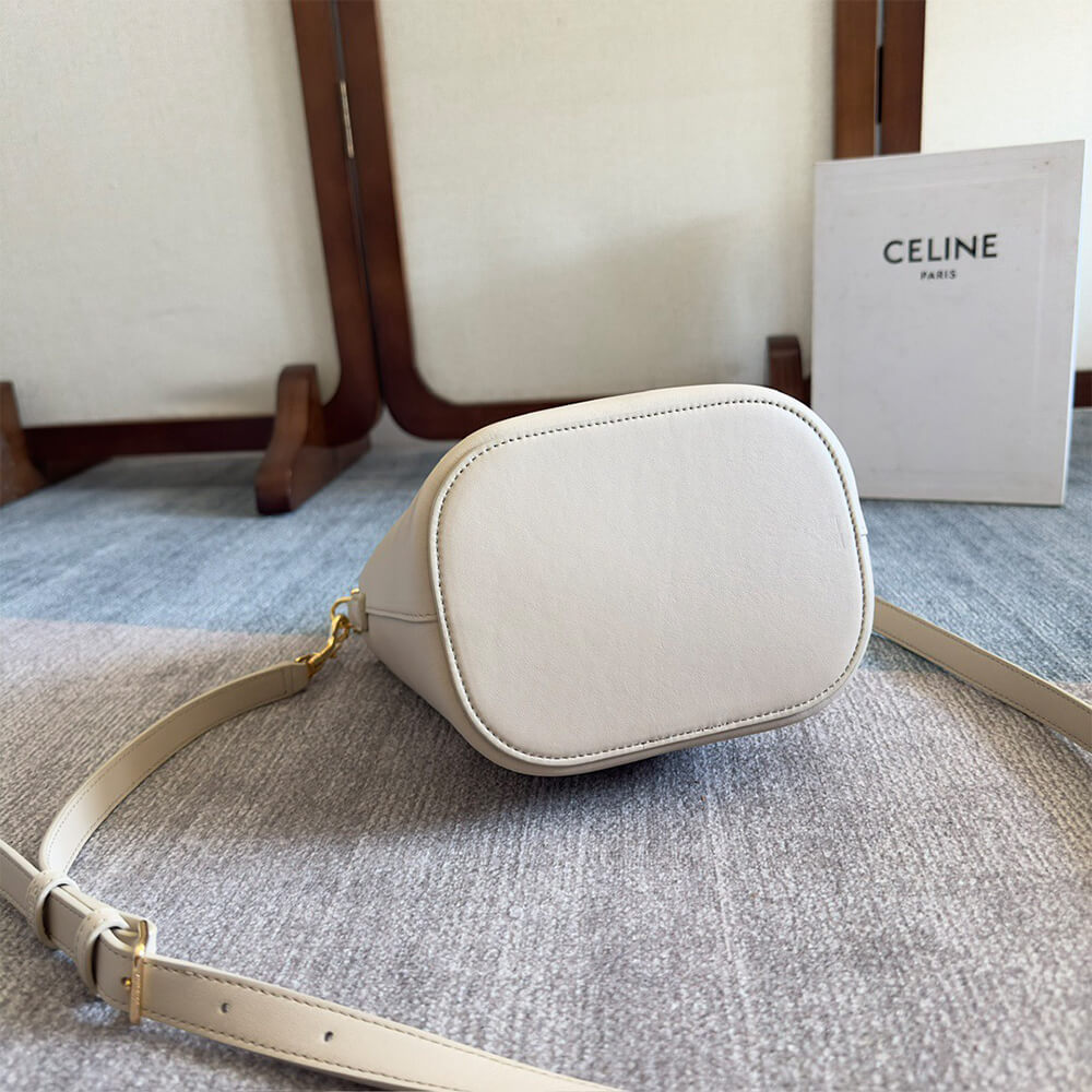 Ce1i*e SMALL BUCKET L0visE IN SMOOTH CALFSKIN(HIGH-END GRADE)