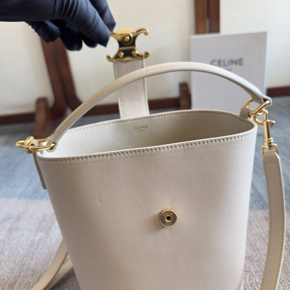 Ce1i*e SMALL BUCKET L0visE IN SMOOTH CALFSKIN(HIGH-END GRADE)
