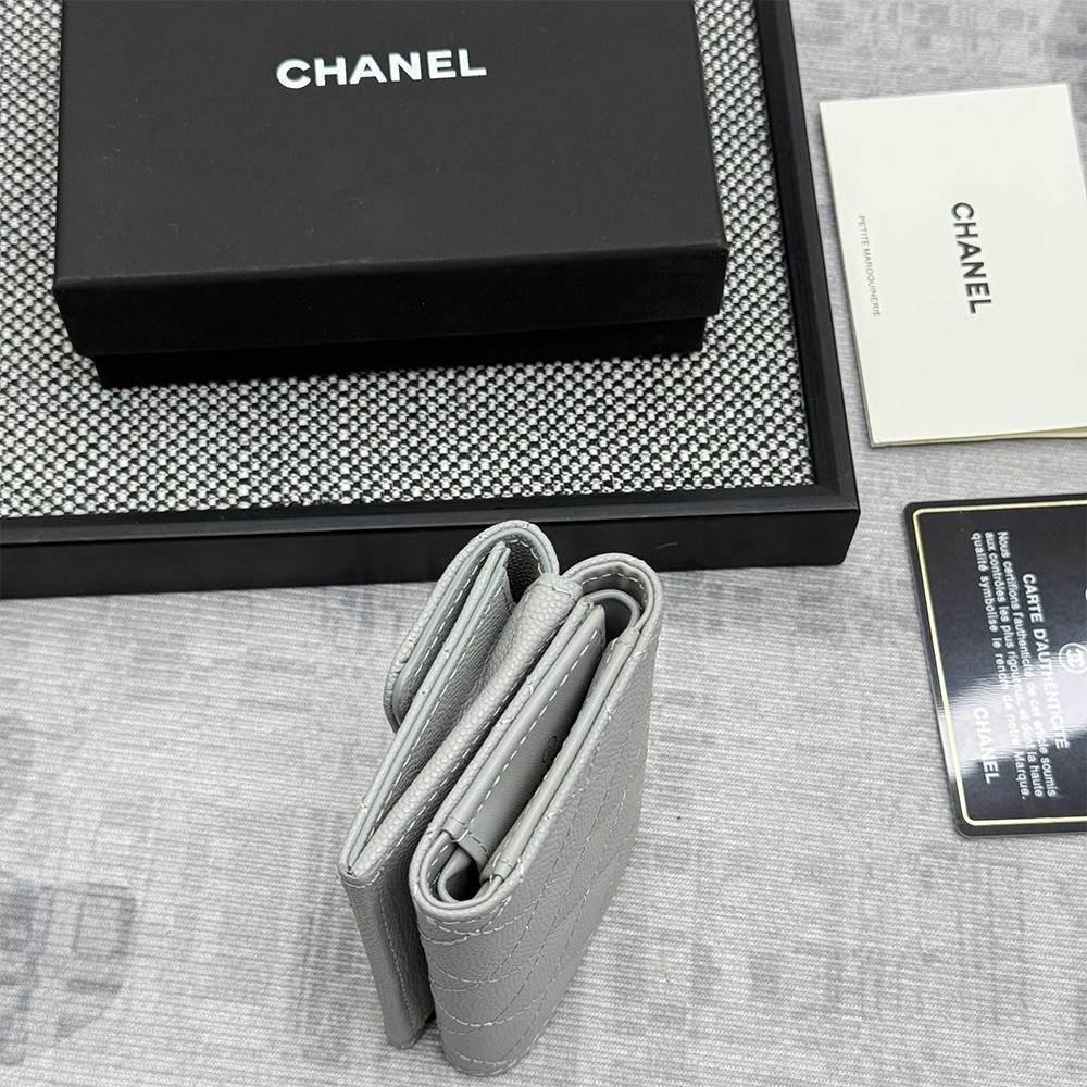 Ch**el Matelasse Classic Small Flap Tri-fold wallet