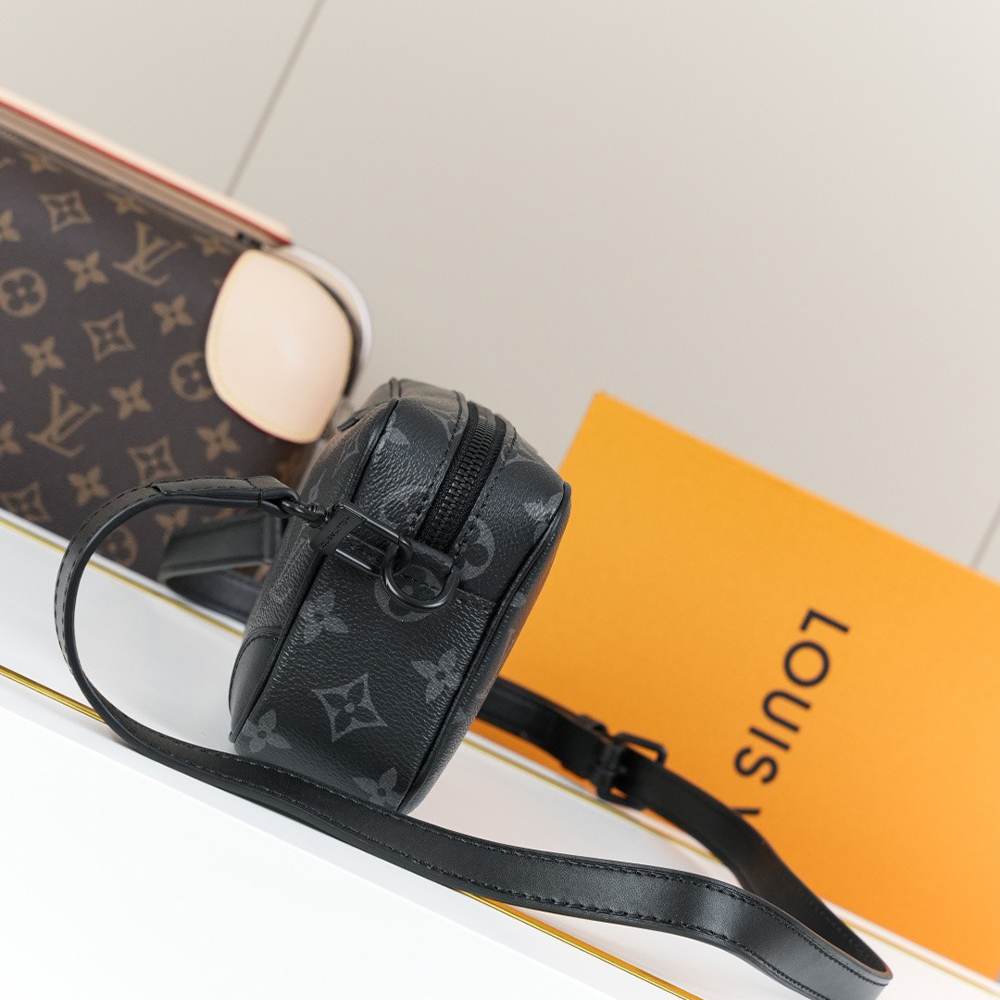 LV Trocadéro Wearable Wallet