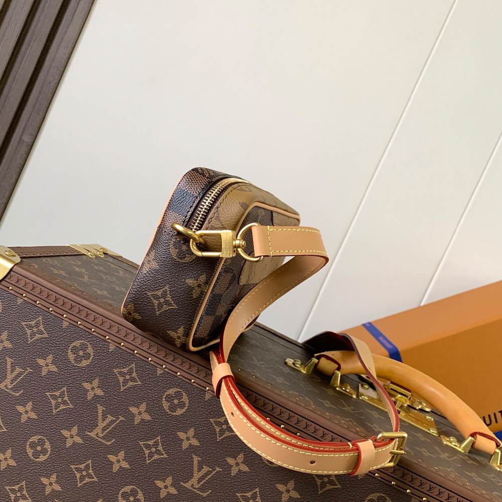 LV Trocadéro Wearable Wallet