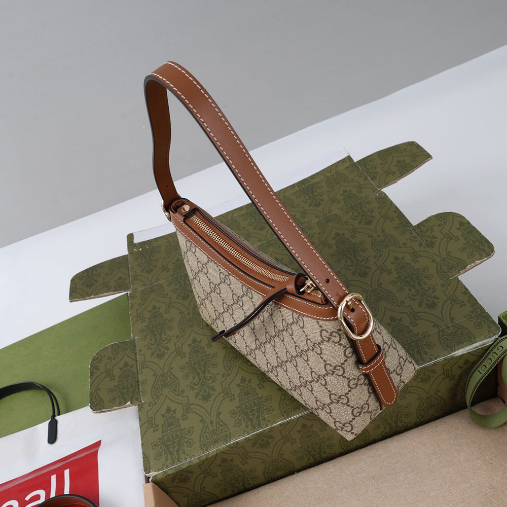 Gvc*1 GG Emblem small shoulder bag