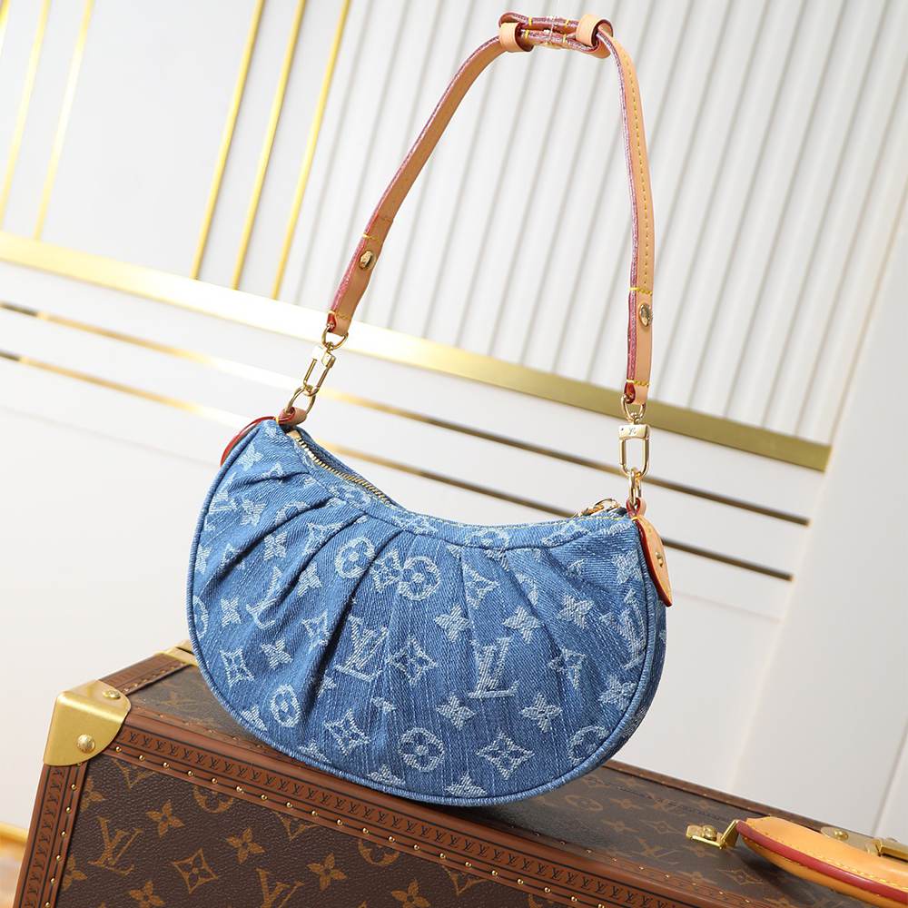 LV Pochette Valley