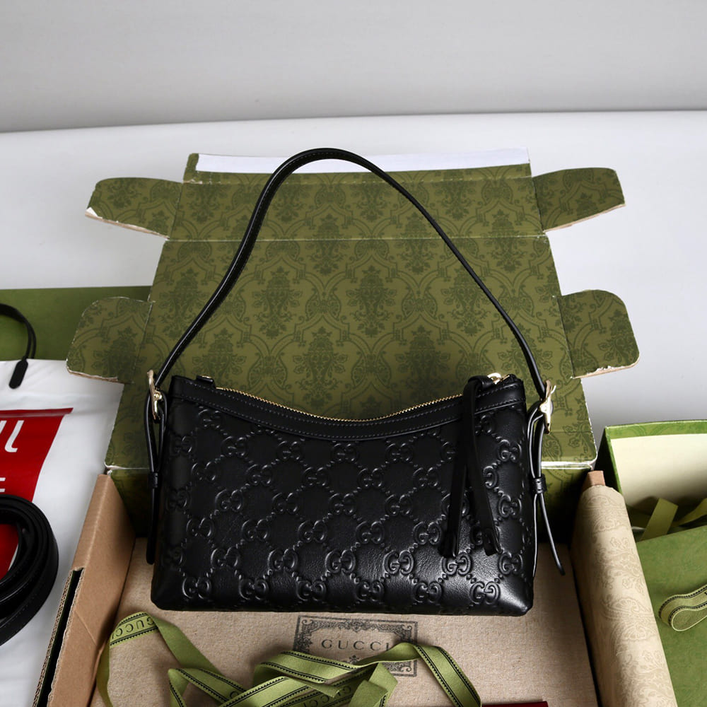 Gvc*1 GG Emblem small shoulder bag