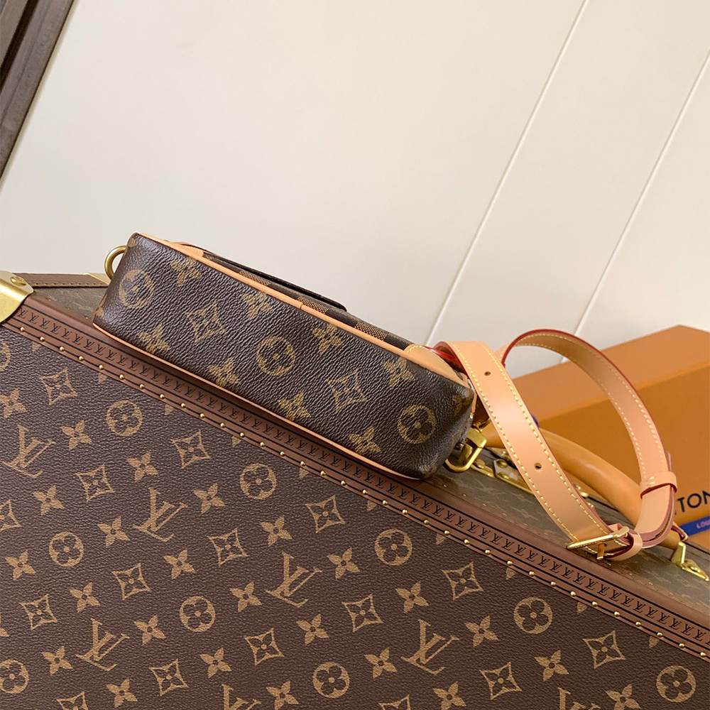 LV Trocadéro Wearable Wallet