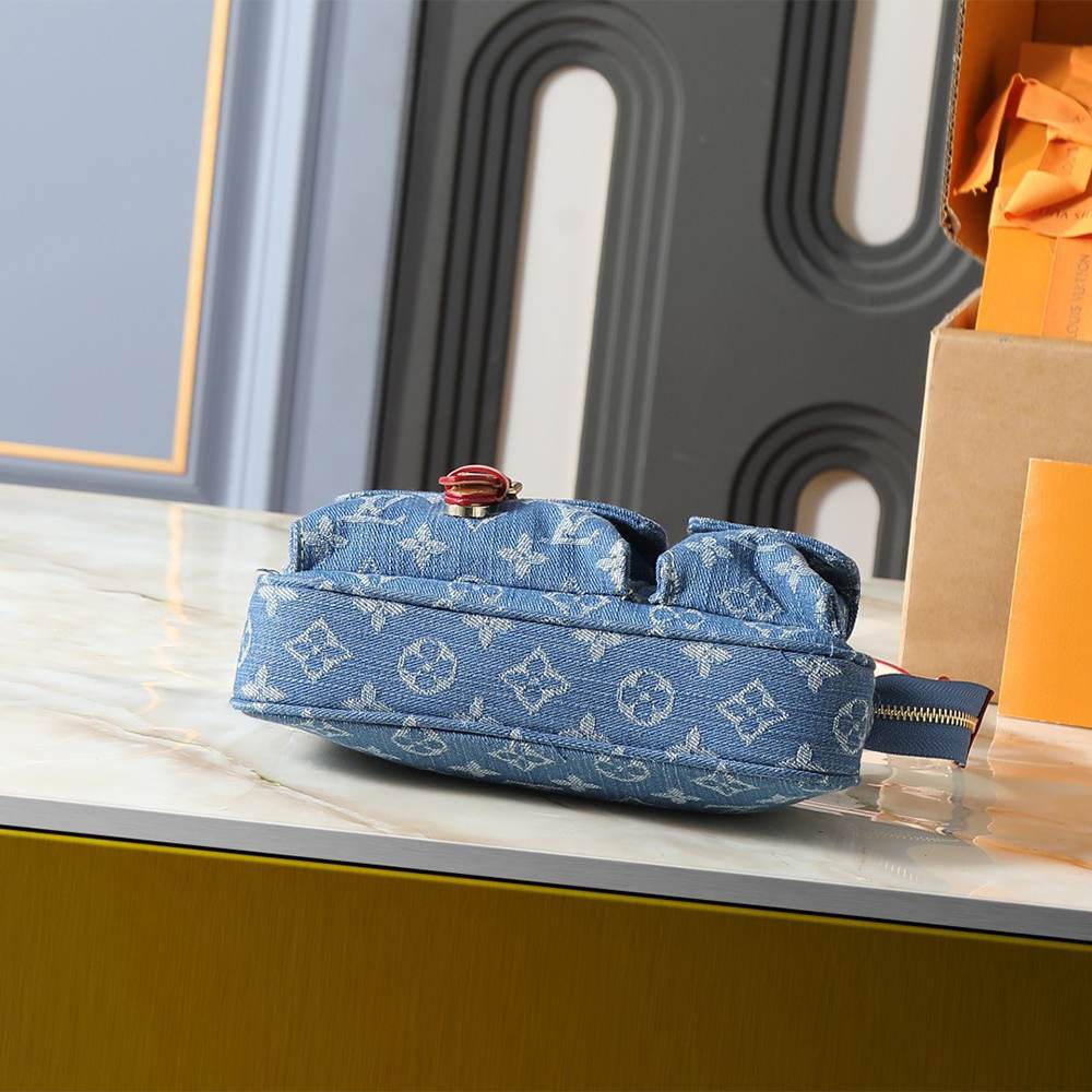 LV Pochette Accessoire Cargo