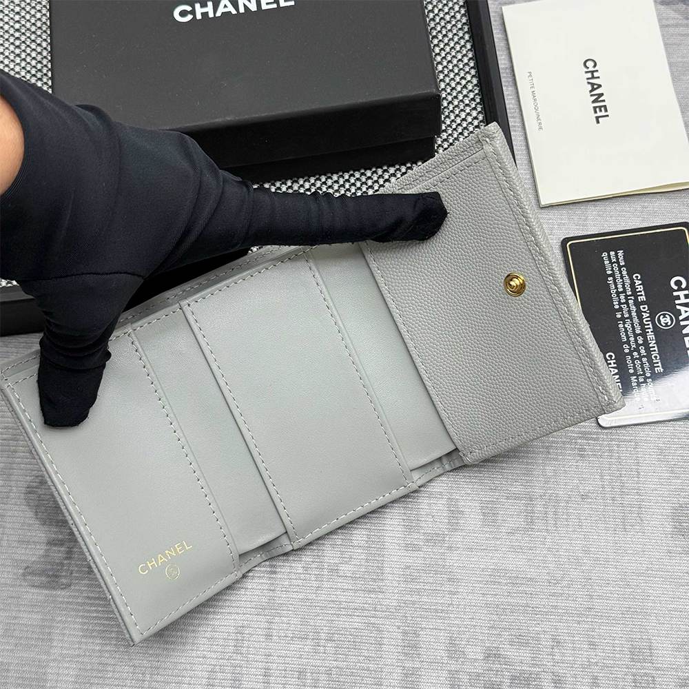 Ch**el Matelasse Classic Small Flap Tri-fold wallet