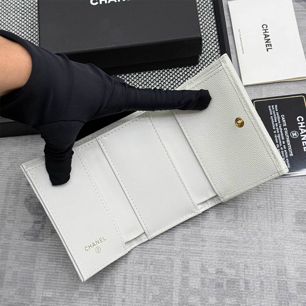 Ch**el Matelasse Classic Small Flap Tri-fold wallet