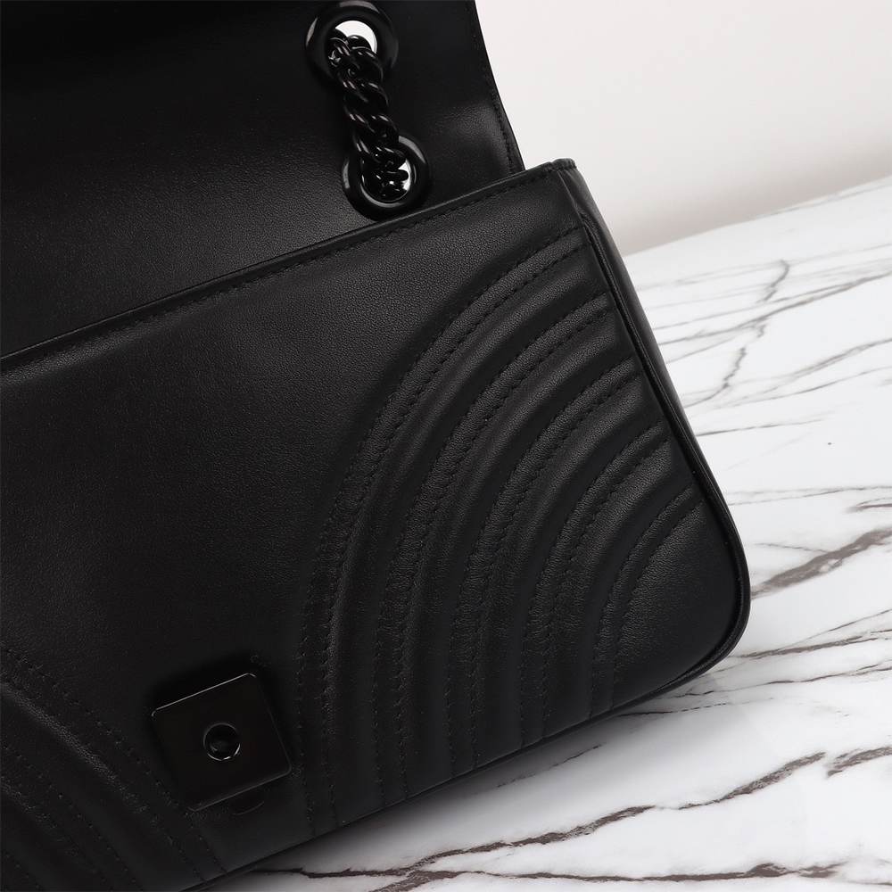 GG Marmont medium shoulder bag