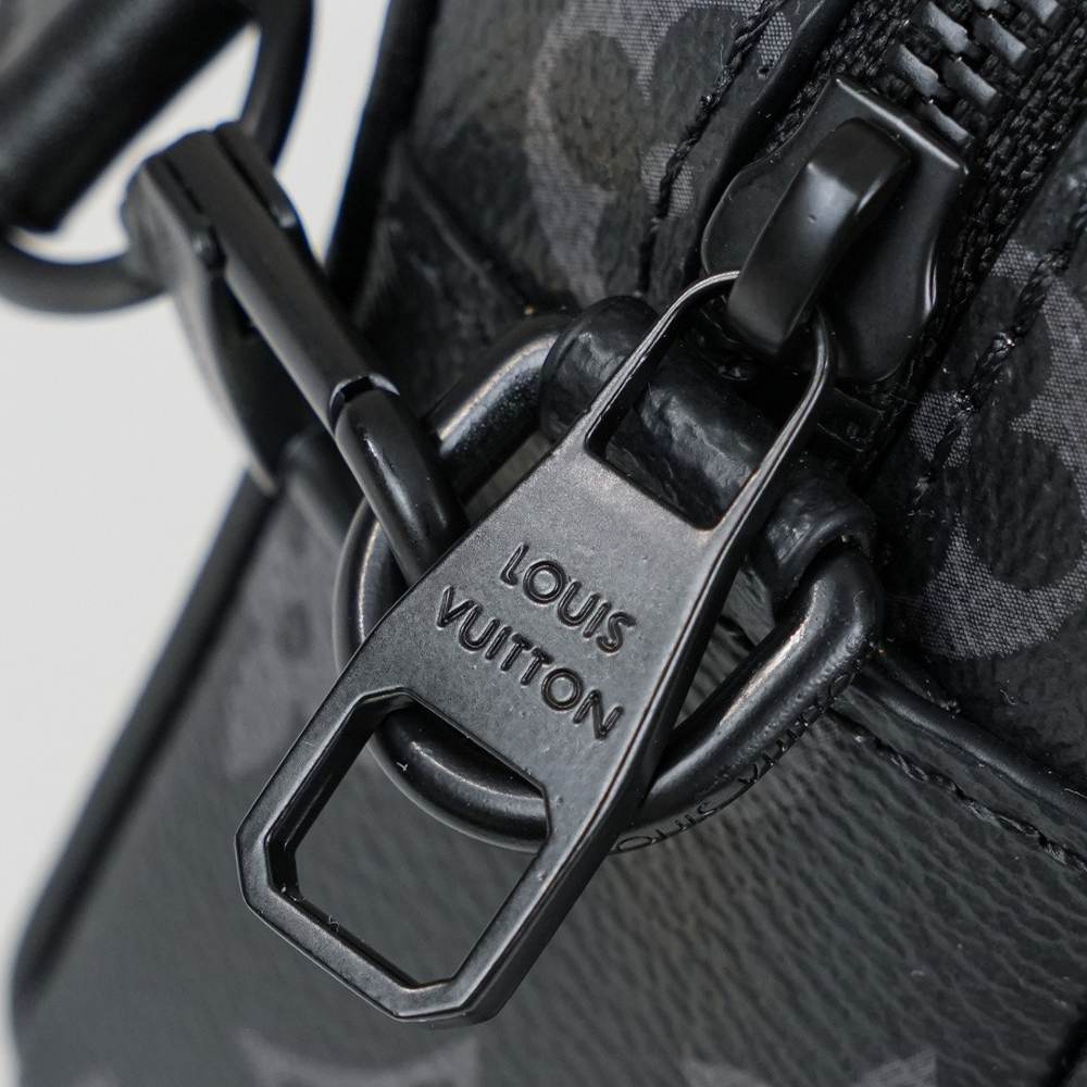 LV Trocadéro Wearable Wallet