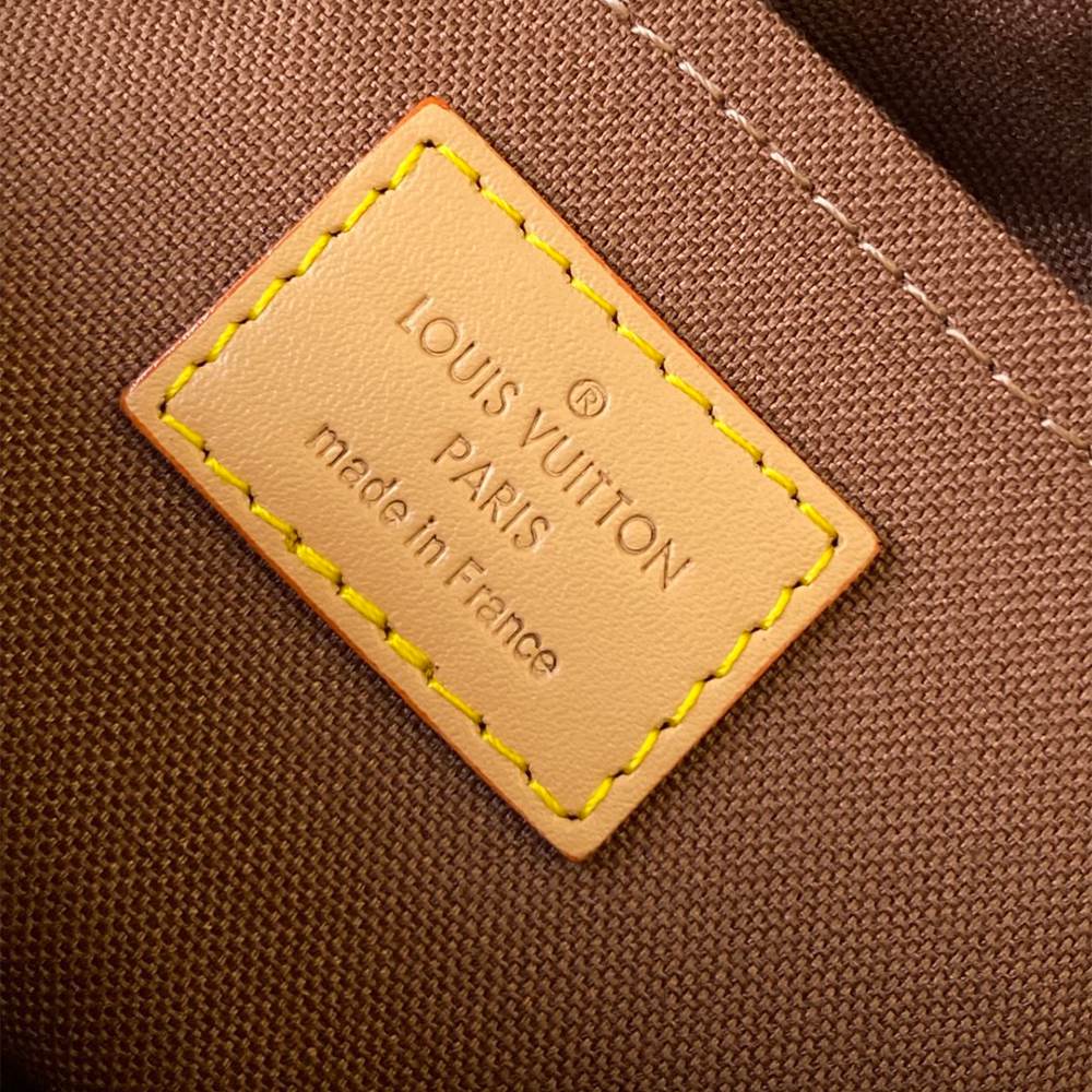 LV Trocadéro Wearable Wallet