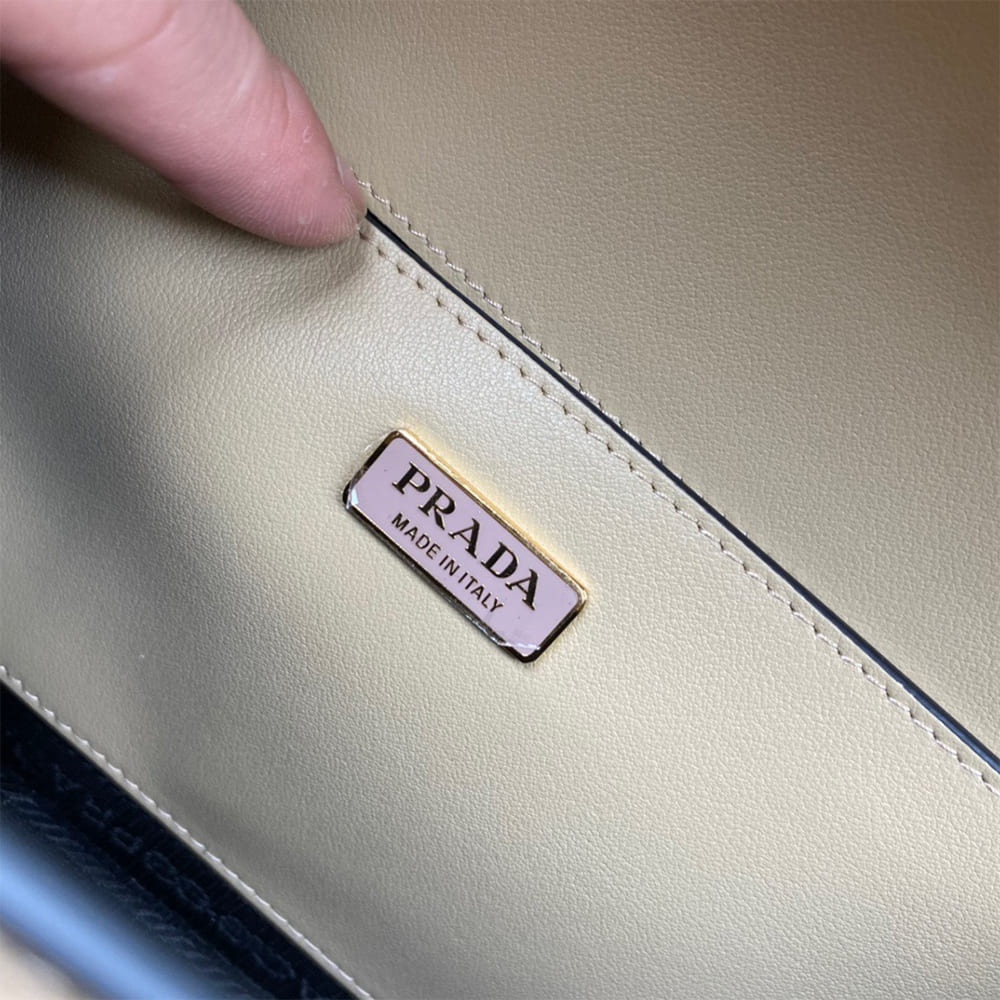 Pra*a Saffiano leather flap shoulder bag(HIGH-END GRADE)