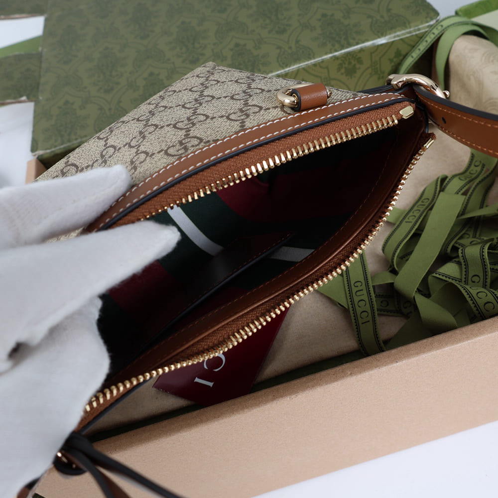 Gvc*1 GG Emblem small shoulder bag