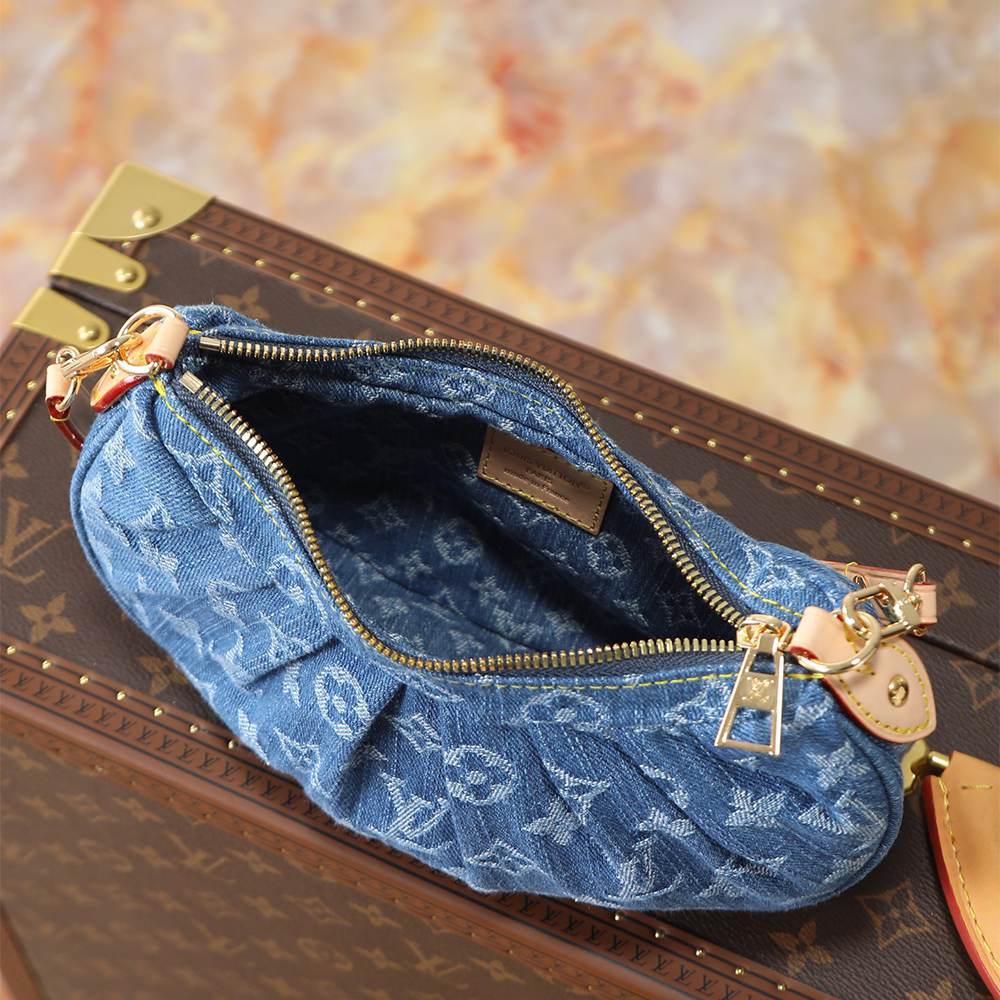 LV Pochette Valley