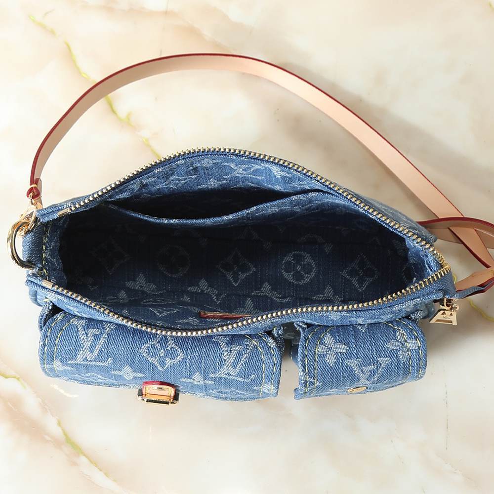 LV Pochette Accessoire Cargo