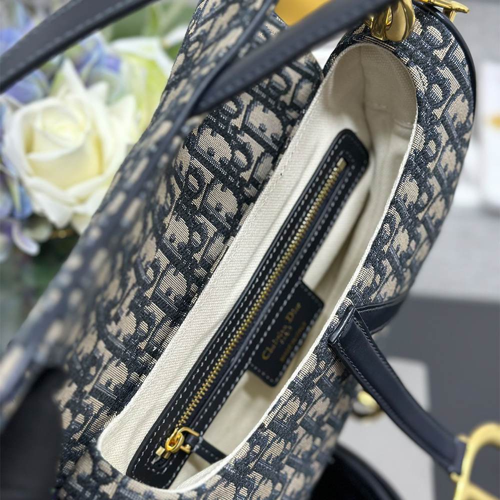D10r Saddle Bag with Strap