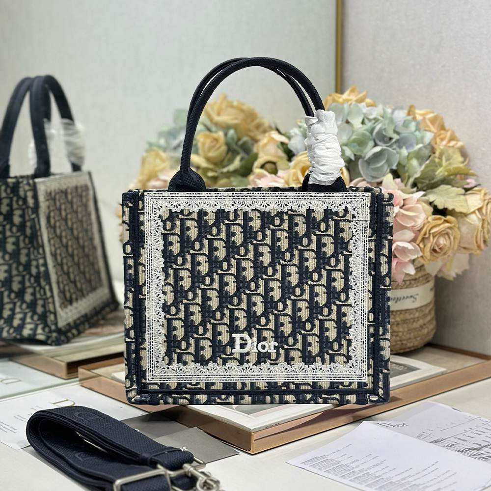D10ramour Small D10r Book Tote with Strap