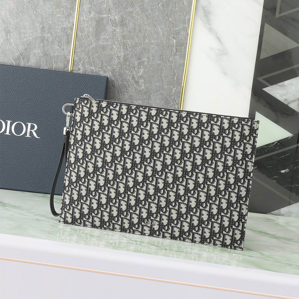 D10r A4 Pouch
