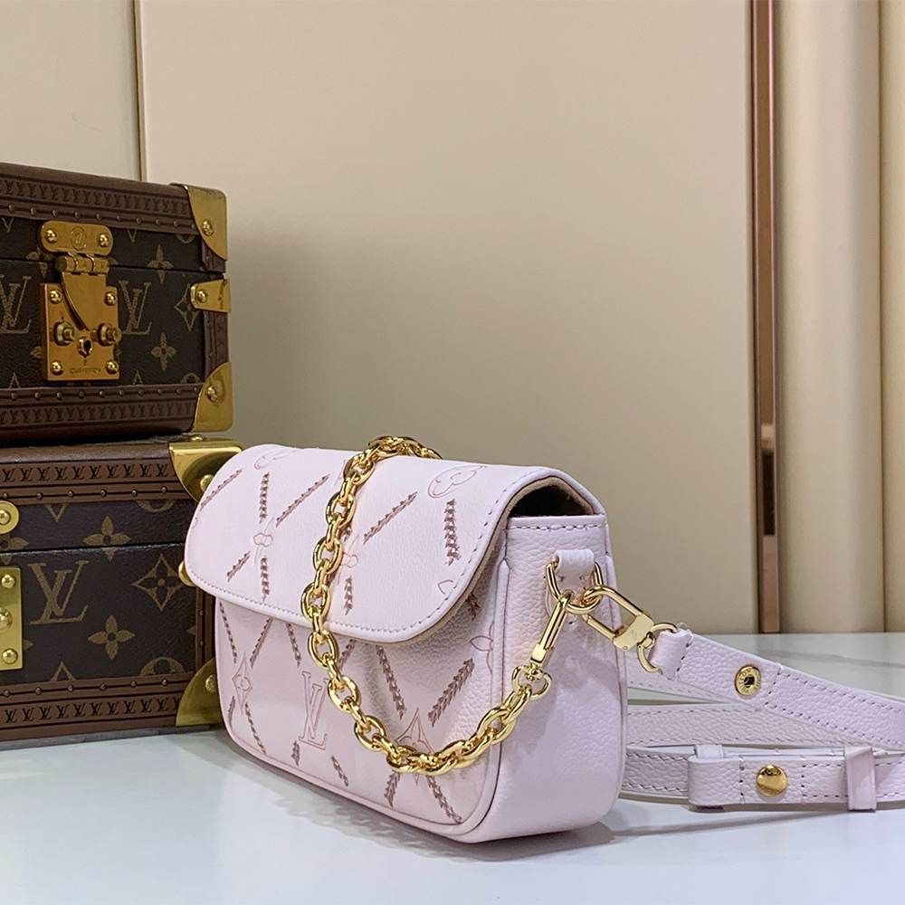 LV Wallet On Chain Ivy