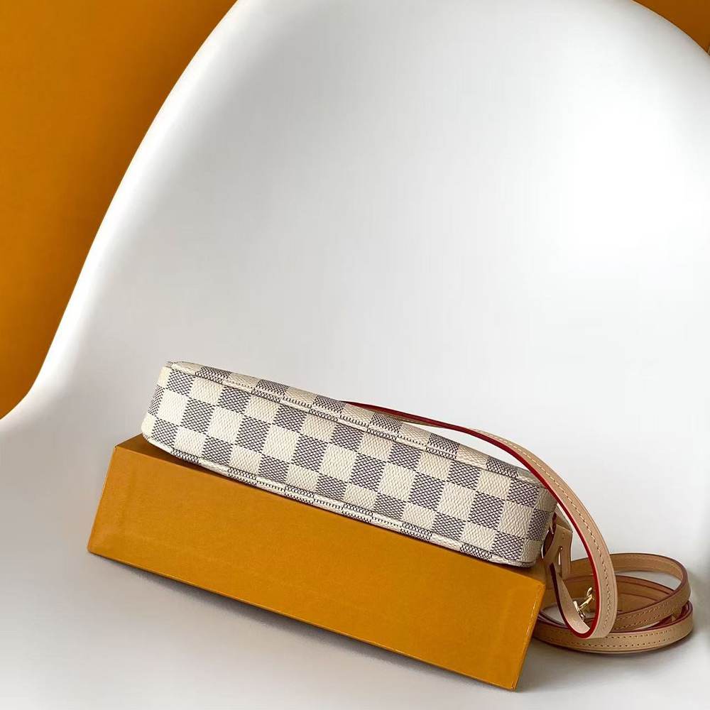 LV Pochette Accessoires