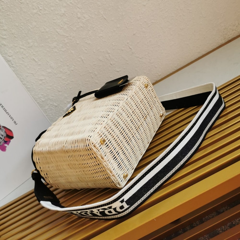 Pra*a wicker and canvas tote bag(HIGH-END GRADE)