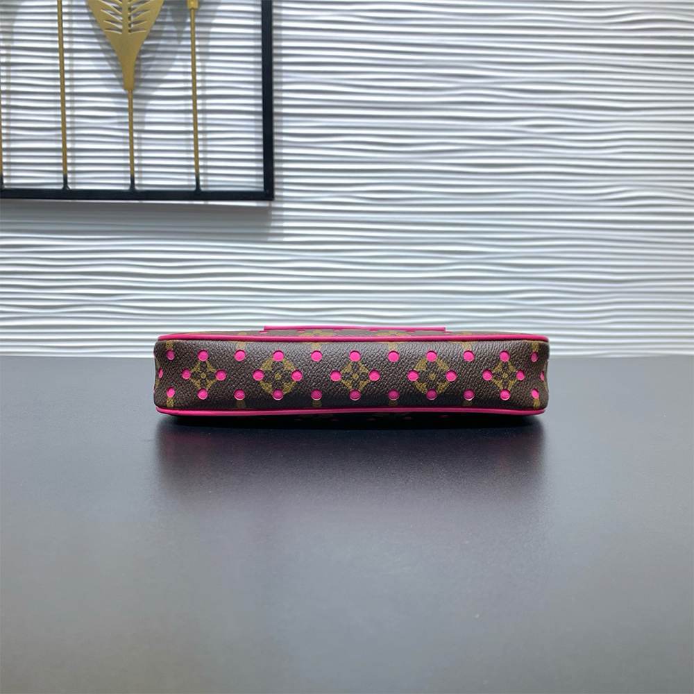 LV Pochette Accessoires