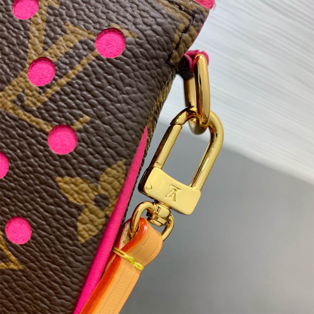 LV Pochette Accessoires