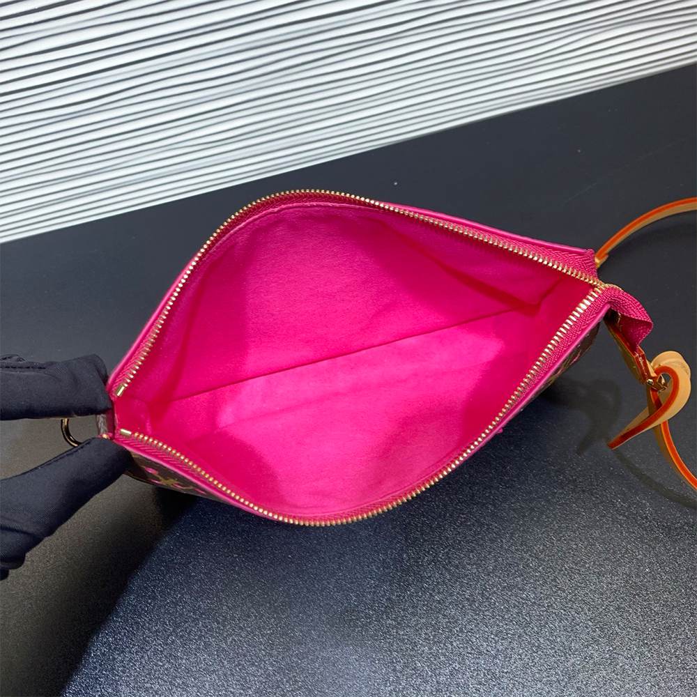 LV Pochette Accessoires
